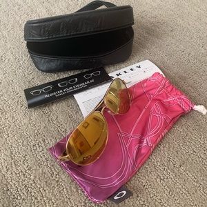 Oakley feed back polarized sunglasses never worn